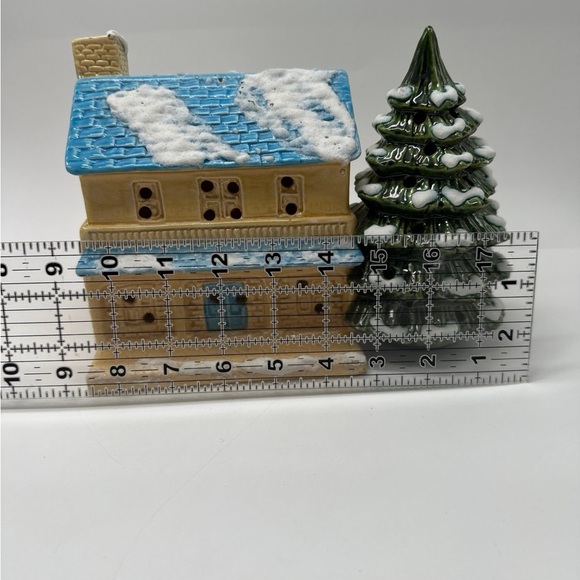 WP Pottery Ceramic Log Cabin Christmas Decor Light Up Village - Picture 8 of 12